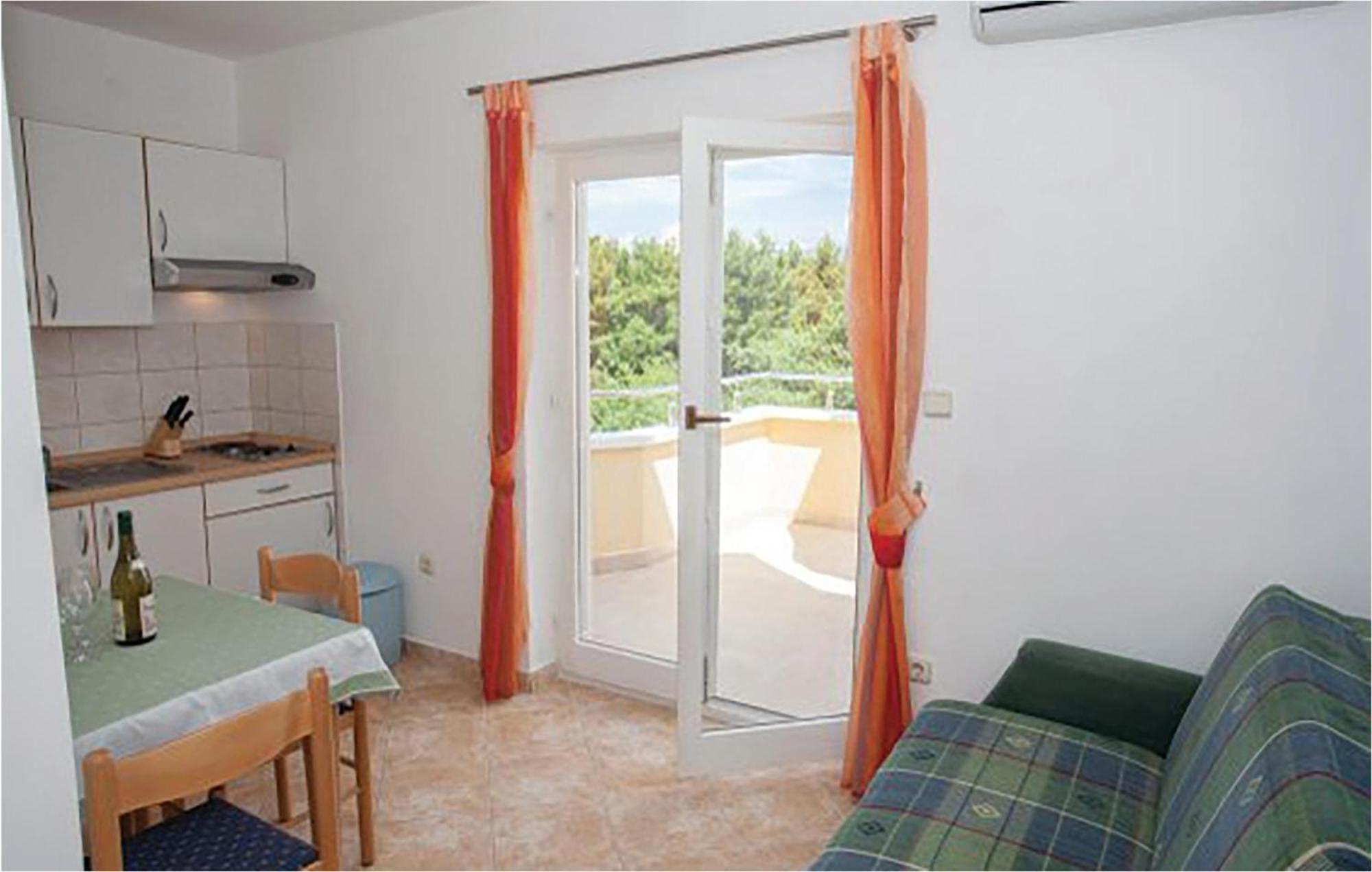 Amazing Apartment In Malinska With Kitchen 외부 사진
