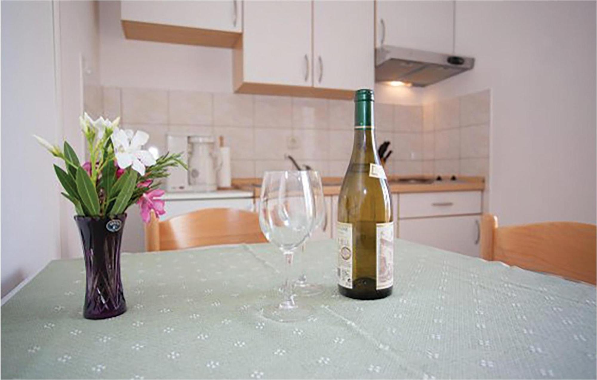 Amazing Apartment In Malinska With Kitchen 외부 사진
