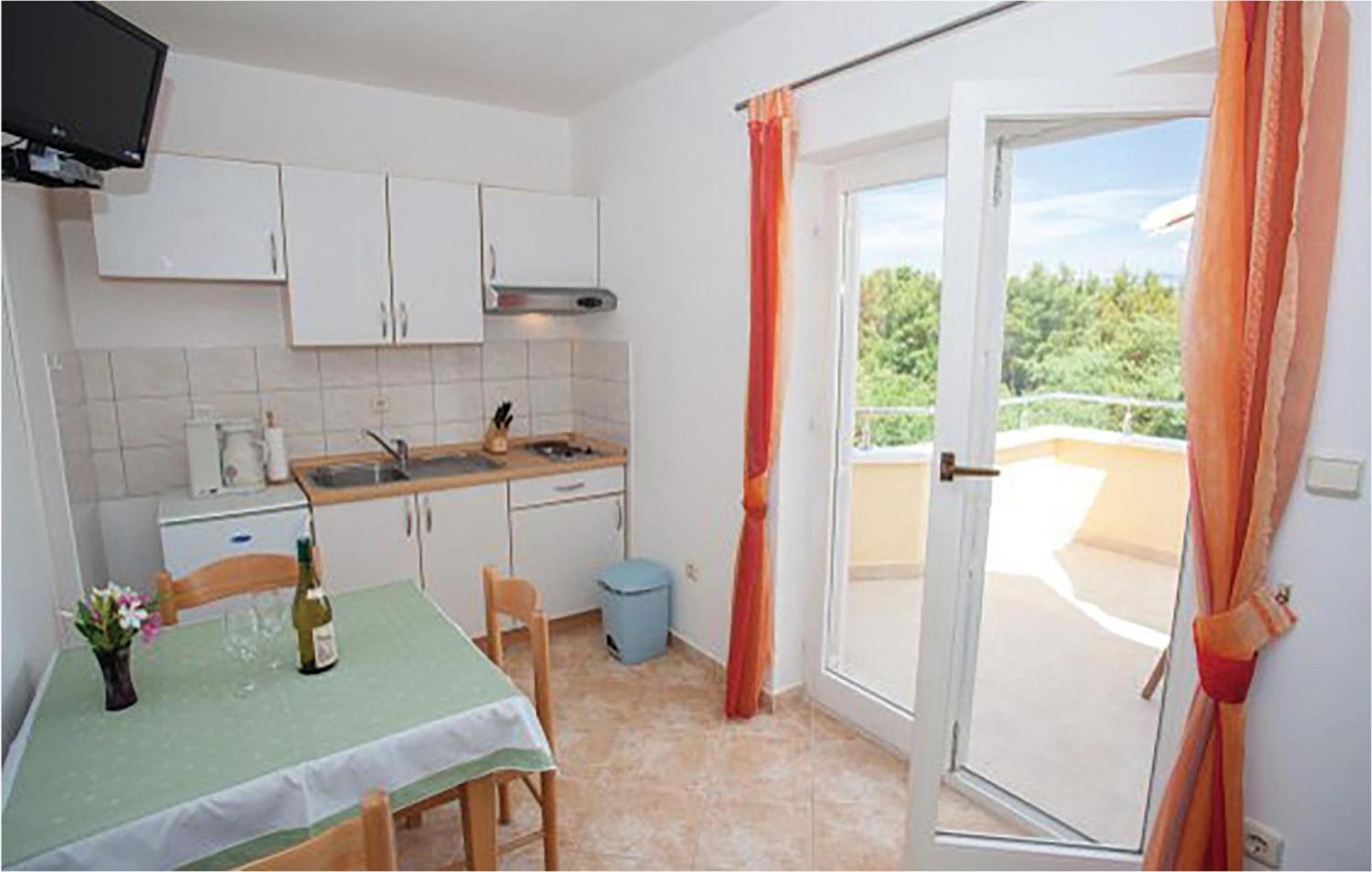 Amazing Apartment In Malinska With Kitchen 외부 사진